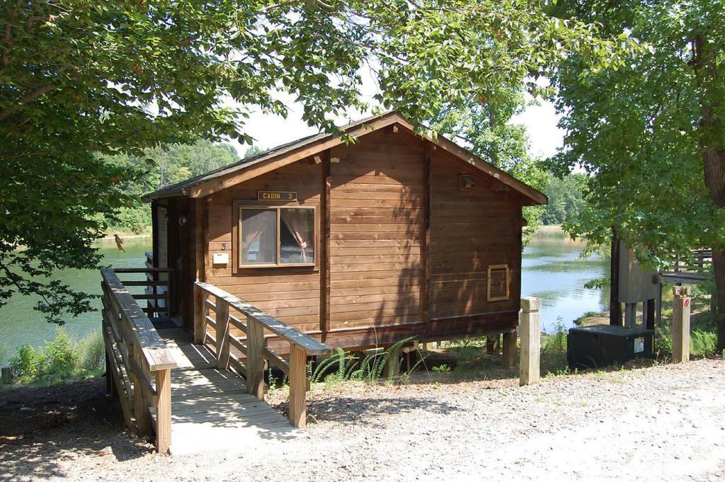 Forest Lake Camping Resort Lakefront Cabin 8 Advance Ngoại thất bức ảnh