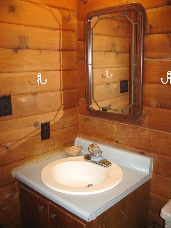 Forest Lake Camping Resort Lakefront Cabin 8 Advance Ngoại thất bức ảnh
