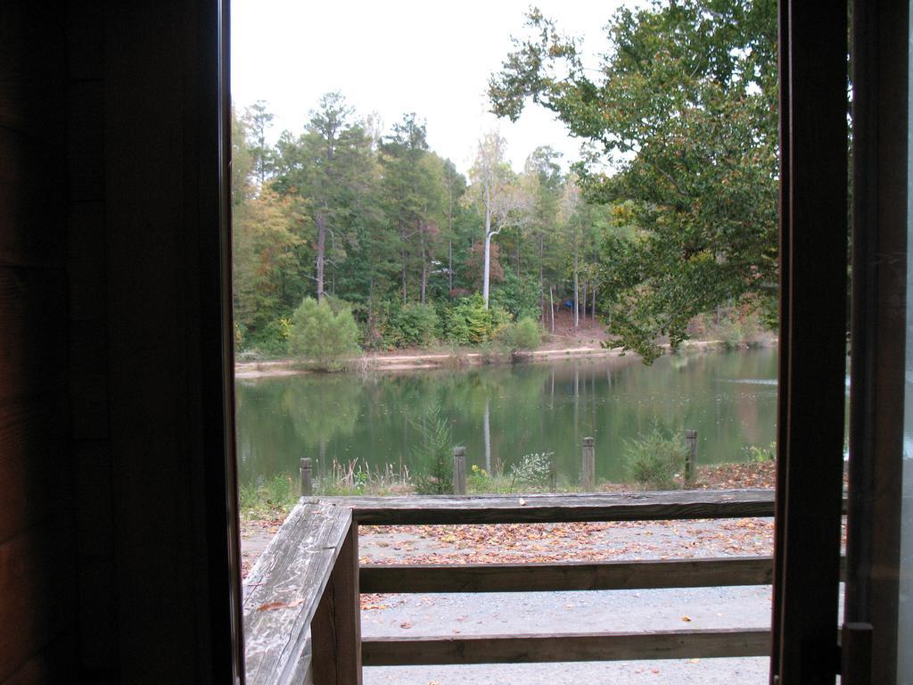 Forest Lake Camping Resort Lakefront Cabin 8 Advance Ngoại thất bức ảnh