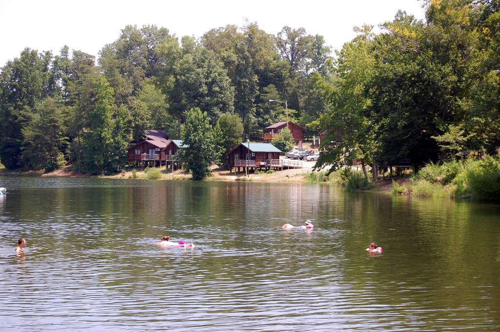 Forest Lake Camping Resort Lakefront Cabin 8 Advance Ngoại thất bức ảnh
